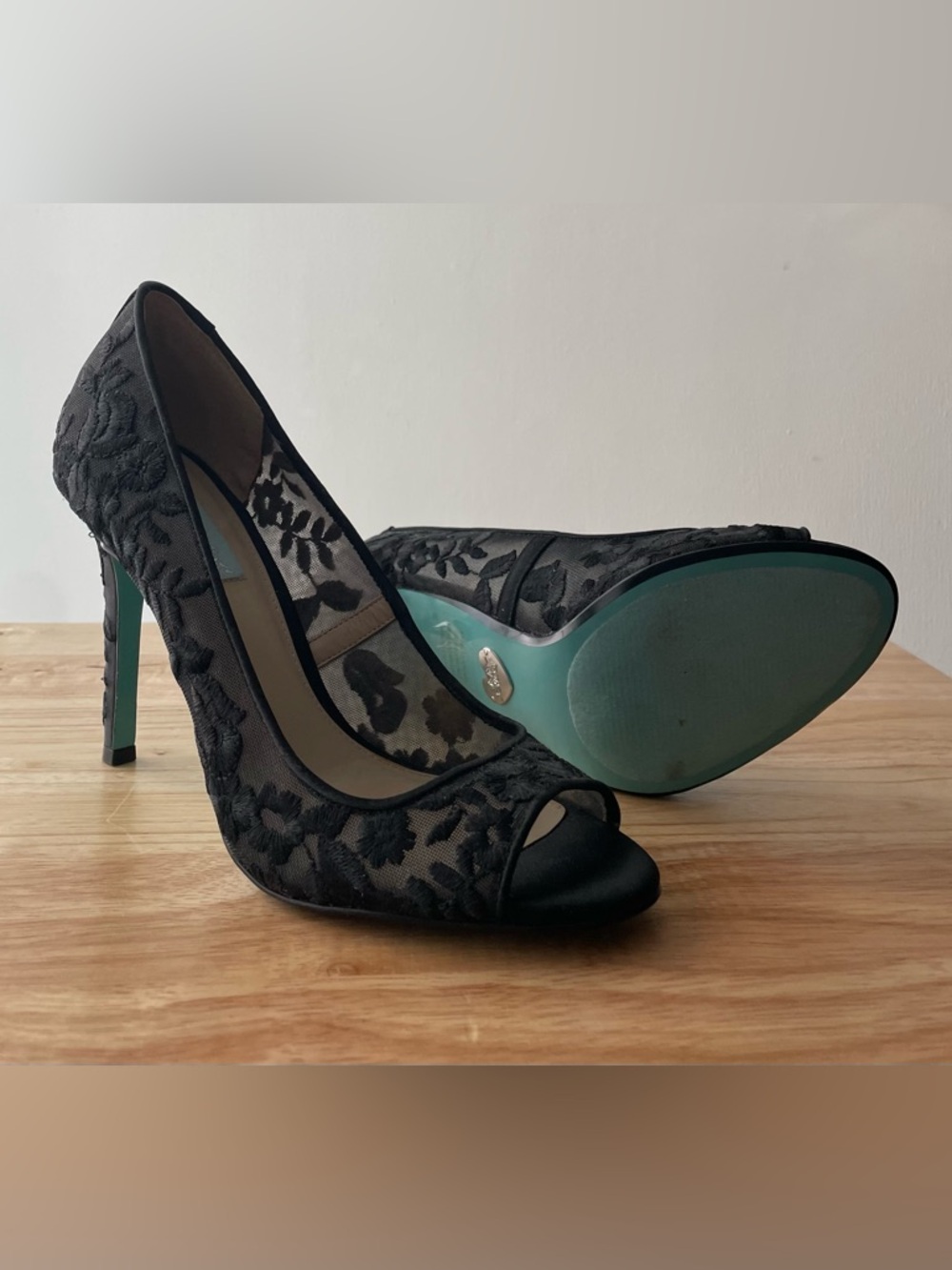 BLUE BY BETSEY JOHNSON BLACK LACE MESH HIGH HEELS - SIZE 7.5!